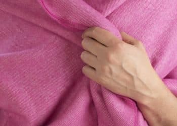 foto di una maglia in cashmere